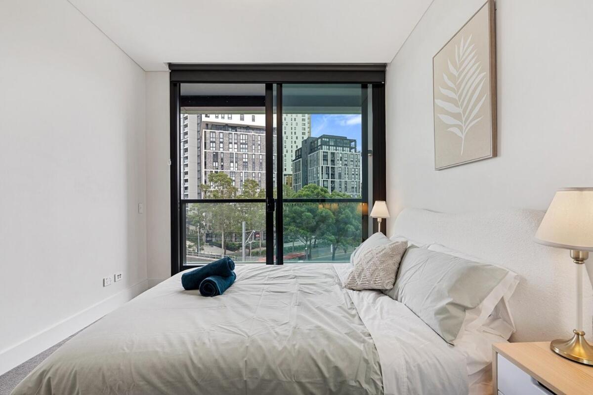 47op Elegant Parkview Abnb-style 2br Retreat With Free Parking Apartment
