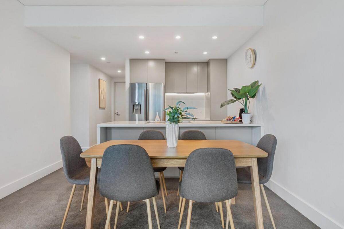 Apartment 47op Elegant Parkview Abnb-style 2br Retreat With Free Parking