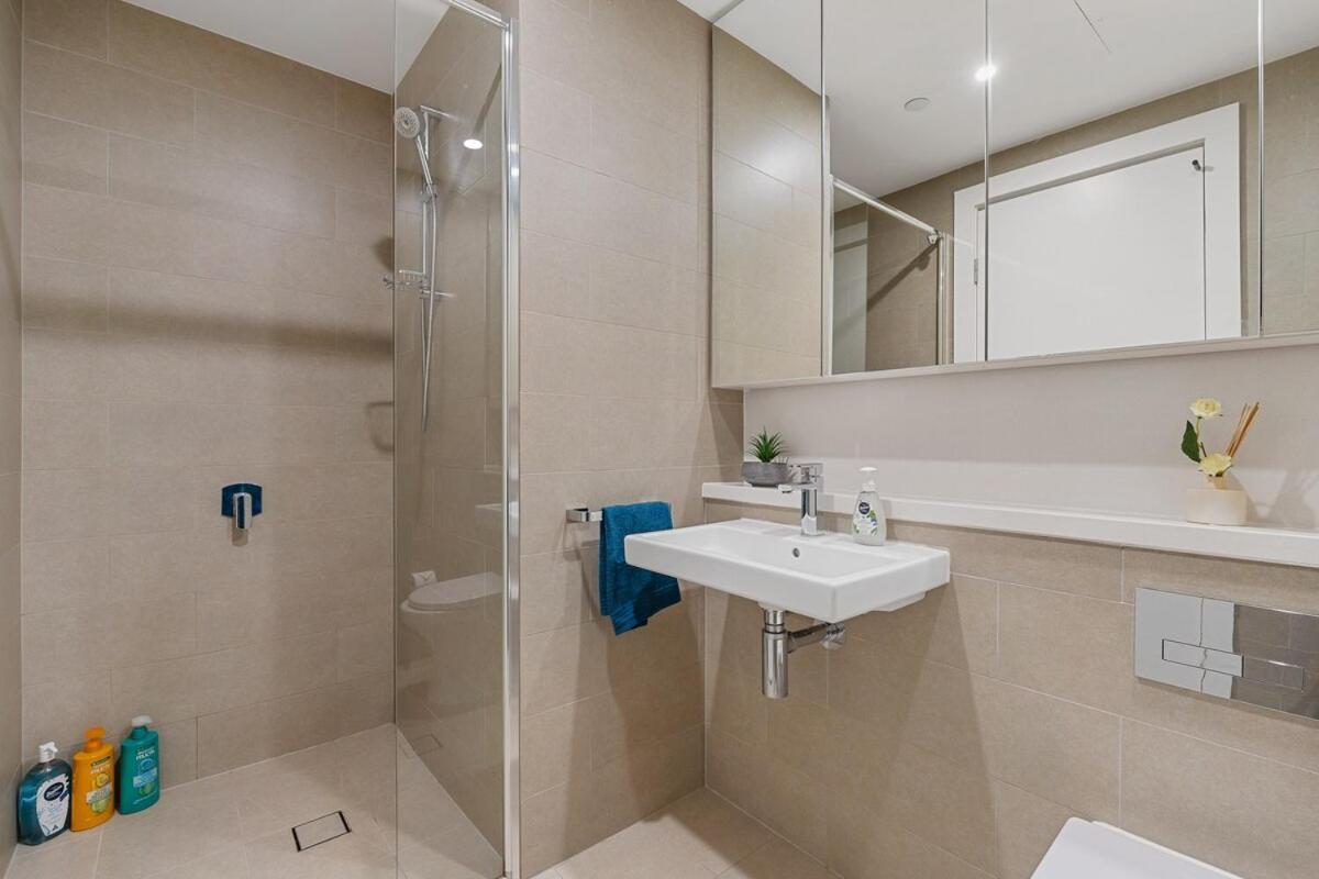 Apartment 47op Elegant Parkview Abnb-style 2br Retreat With Free Parking *