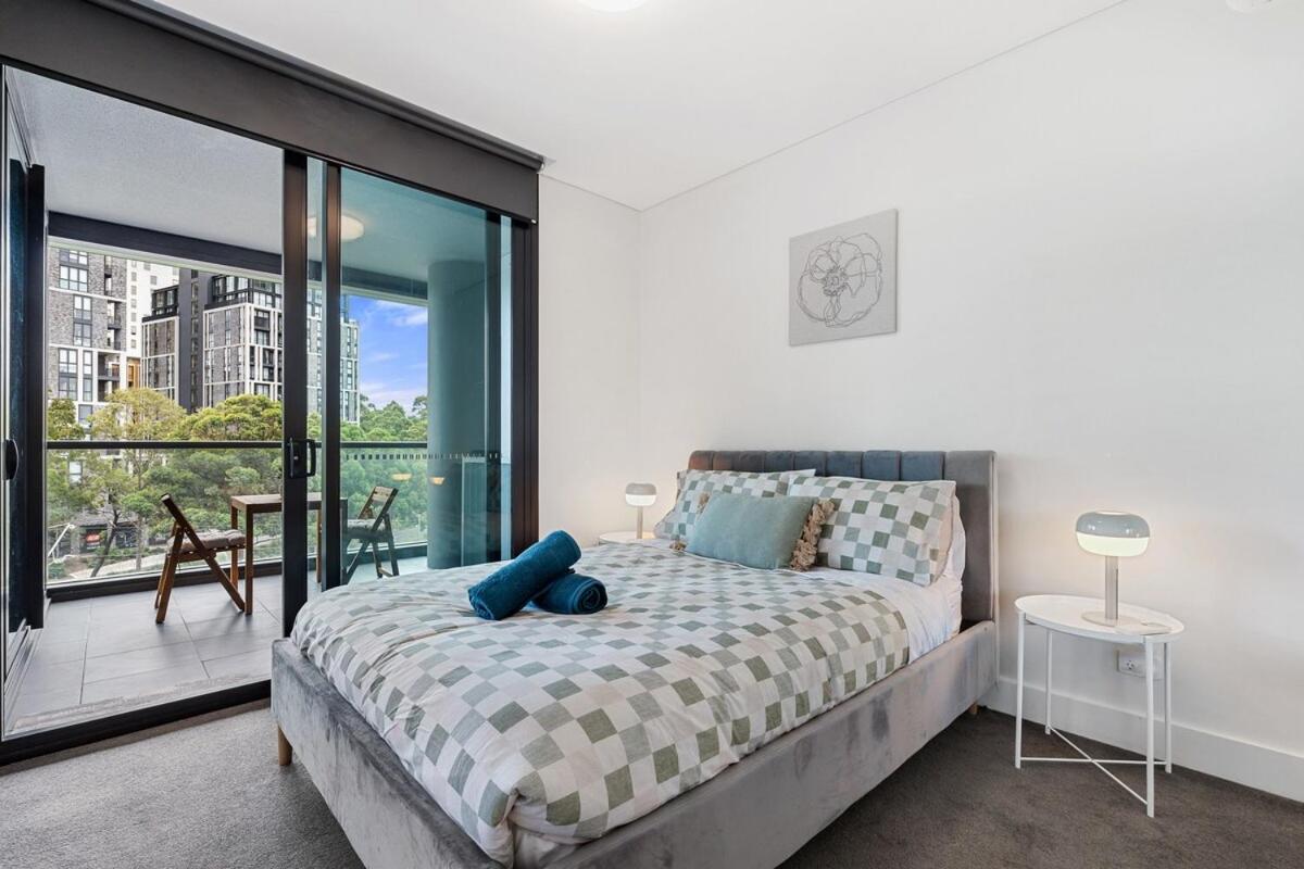 47op Elegant Parkview Abnb-style 2br Retreat With Free Parking Sydney