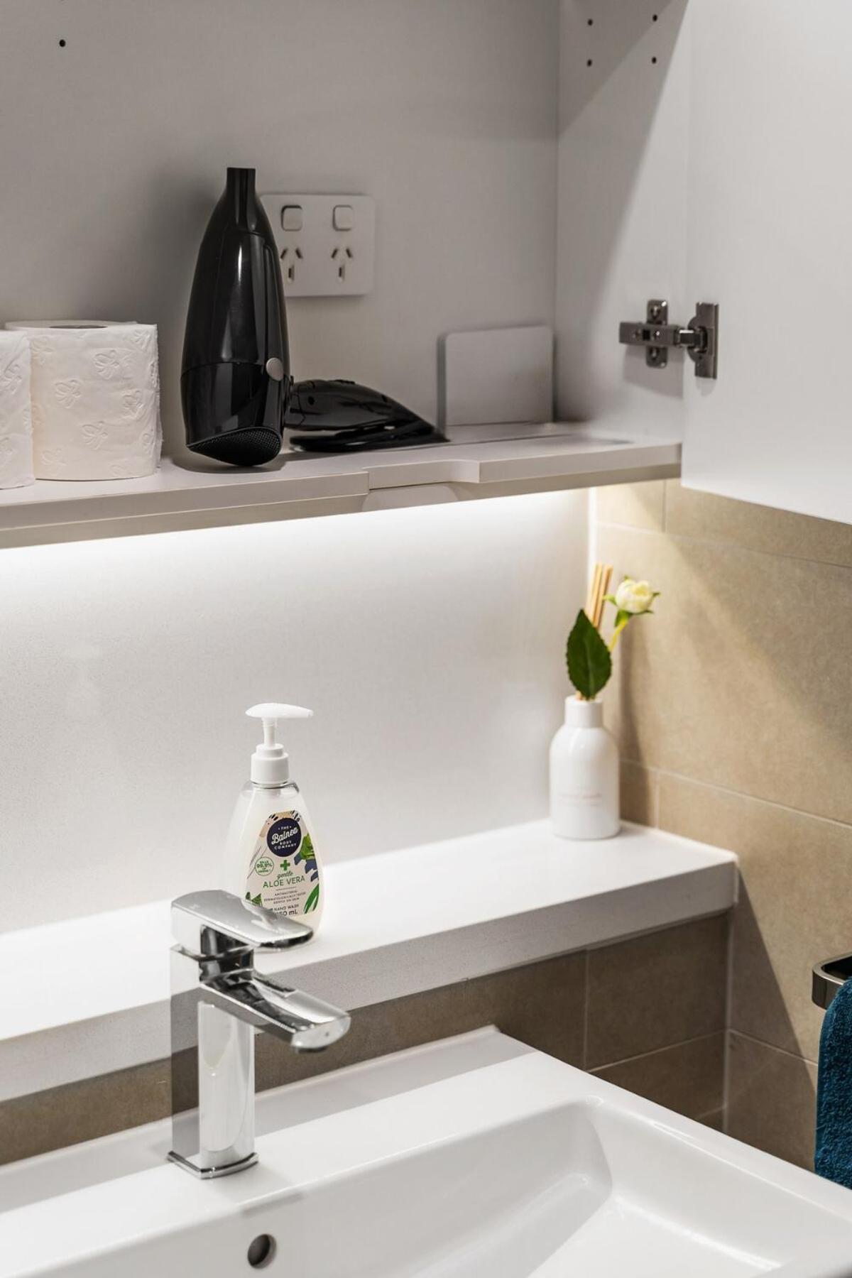 47op Elegant Parkview Abnb-style 2br Retreat With Free Parking * Sydney