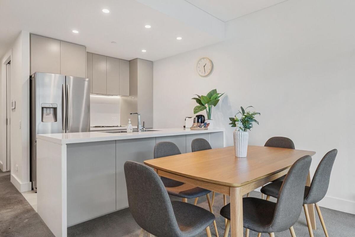 Apartment 47op Elegant Parkview Abnb-style 2br Retreat With Free Parking