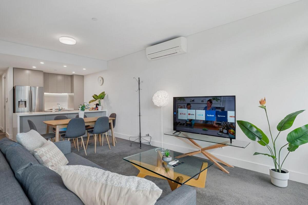 47op Elegant Parkview Abnb-style 2br Retreat With Free Parking Apartment Sydney
