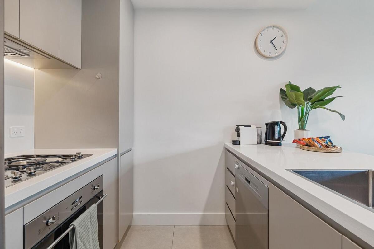 Apartment 47op Elegant Parkview Abnb-style 2br Retreat With Free Parking Sydney