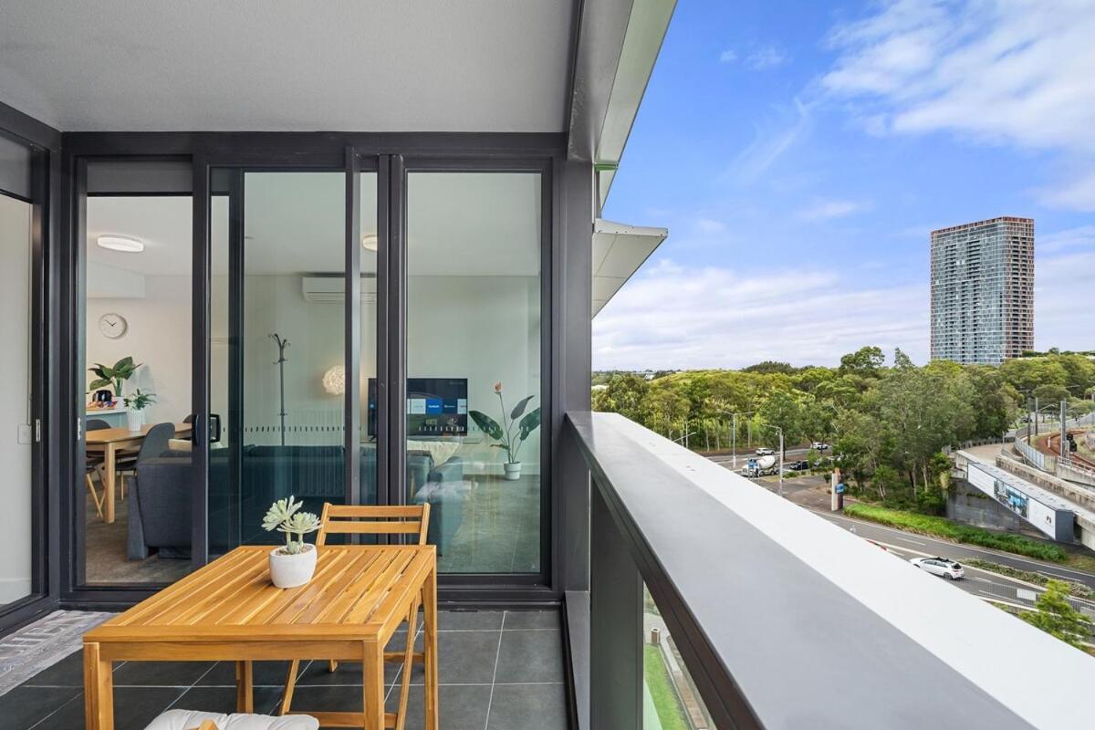 47op Elegant Parkview Abnb-style 2br Retreat With Free Parking Sydney