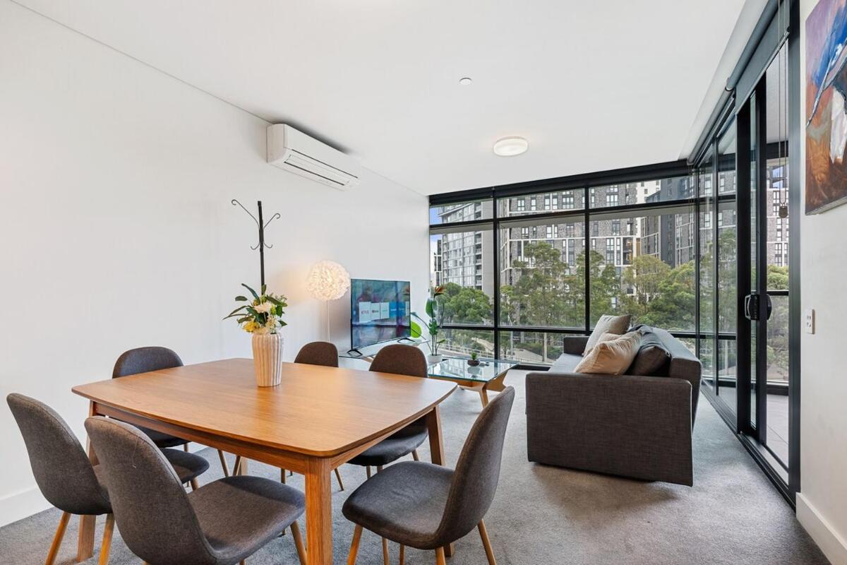 47op Elegant Parkview Abnb-style 2br Retreat With Free Parking Apartment Sydney