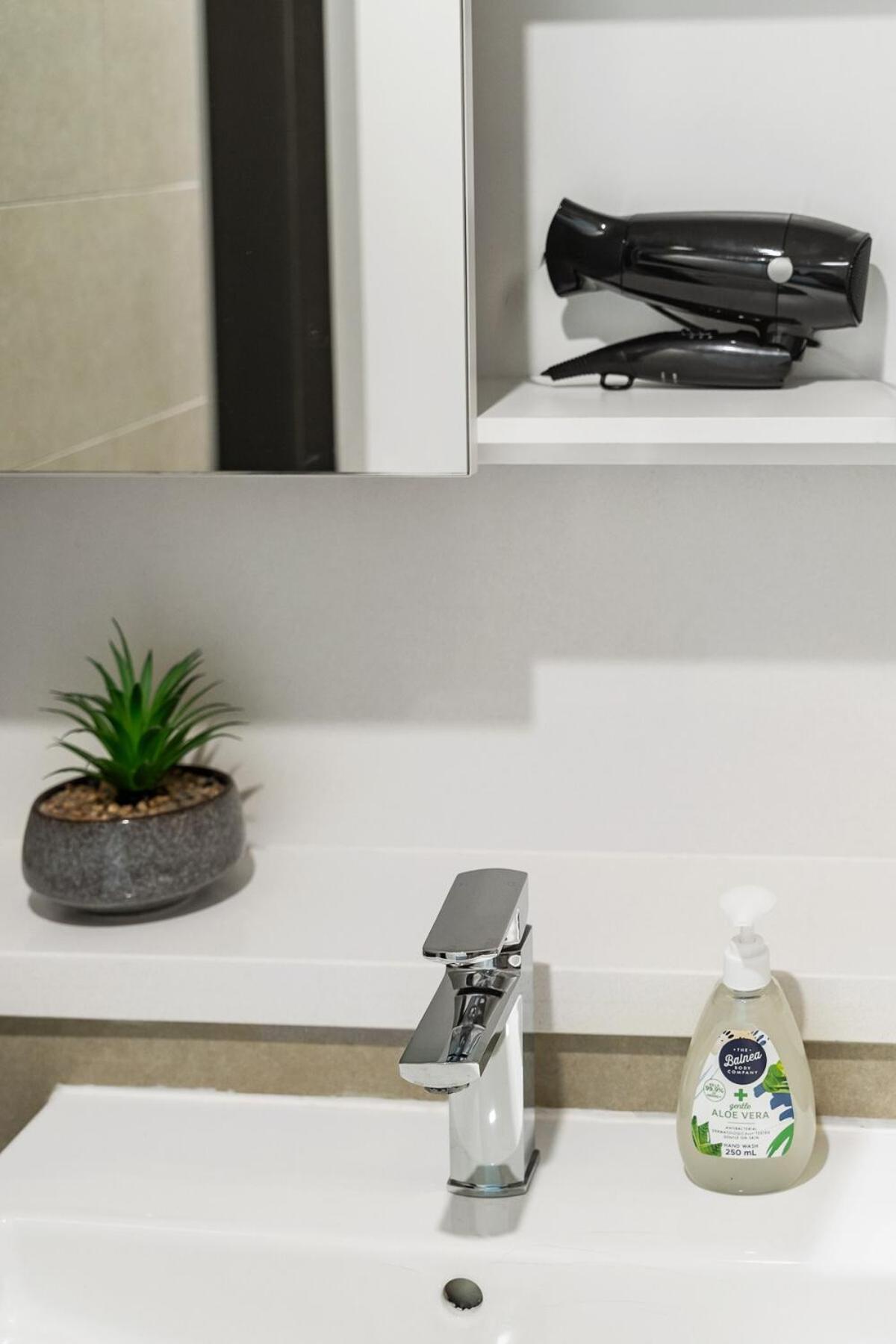 47op Elegant Parkview Abnb-style 2br Retreat With Free Parking * Sydney