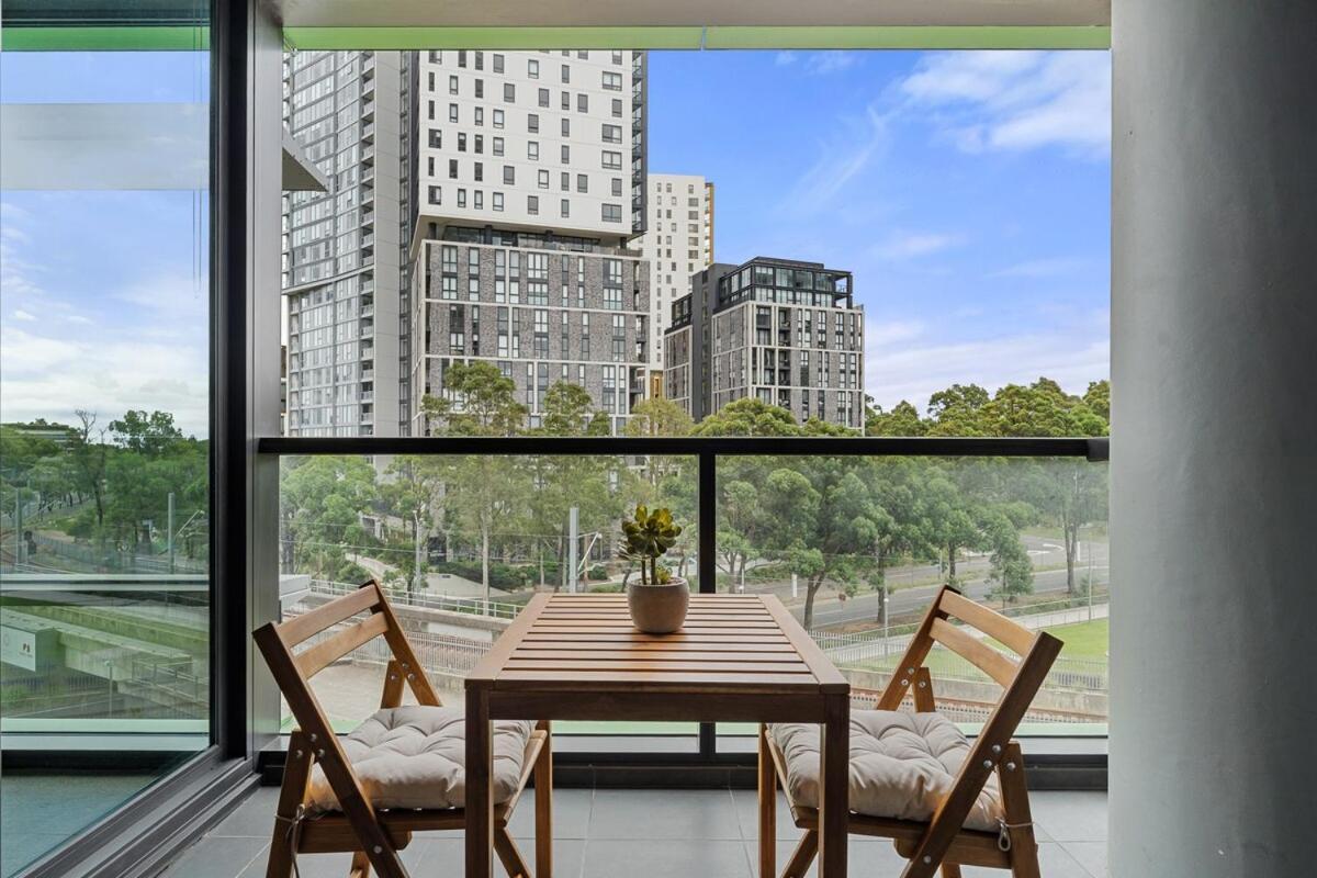 Apartment 47op Elegant Parkview Abnb-style 2br Retreat With Free Parking