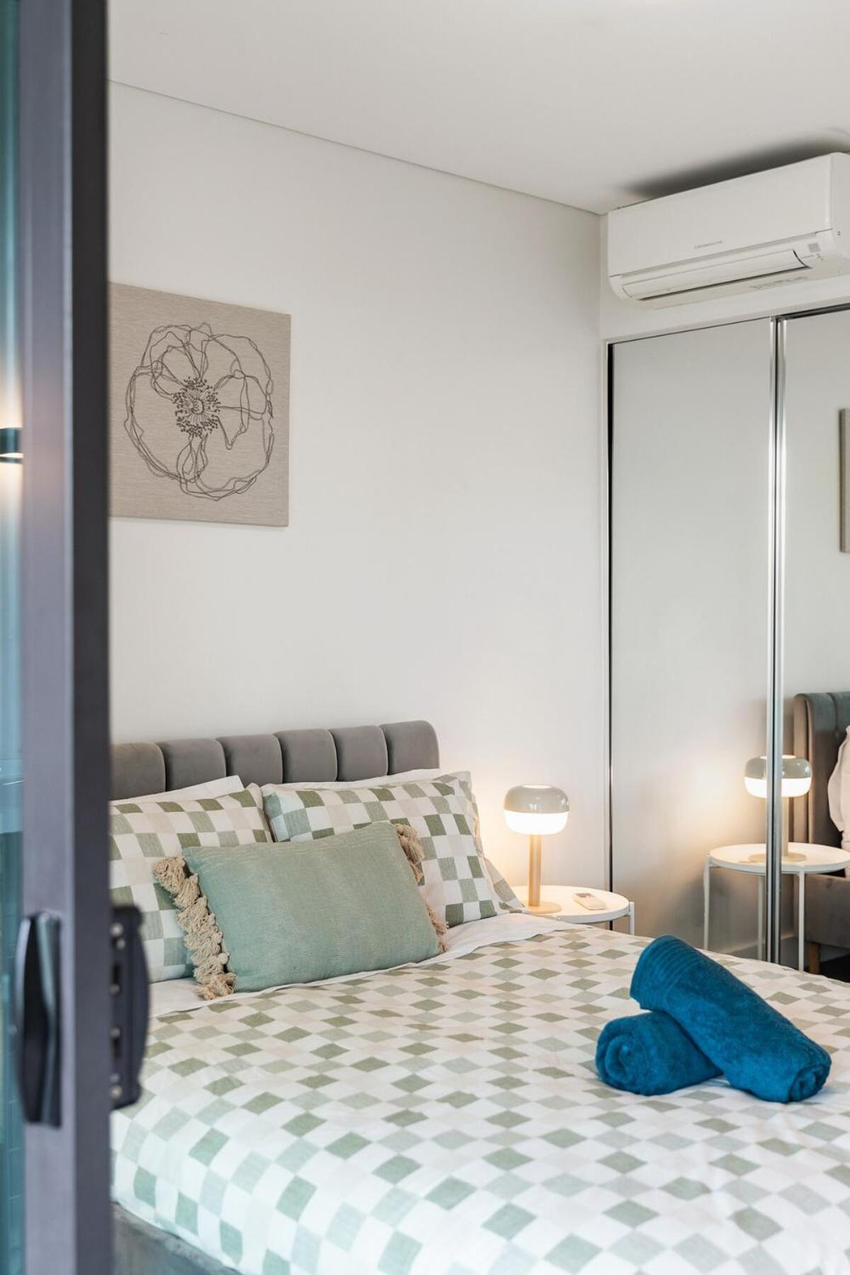 Apartment 47op Elegant Parkview Abnb-style 2br Retreat With Free Parking Sydney