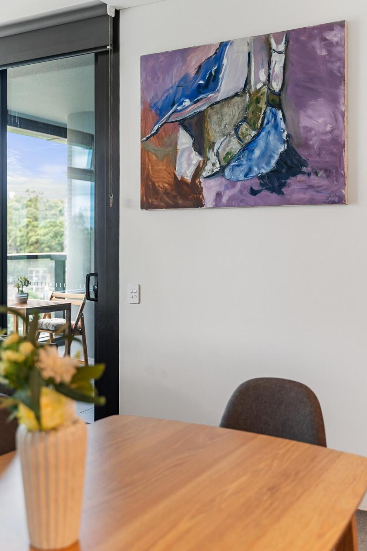 47op Elegant Parkview Abnb-style 2br Retreat With Free Parking Apartment *