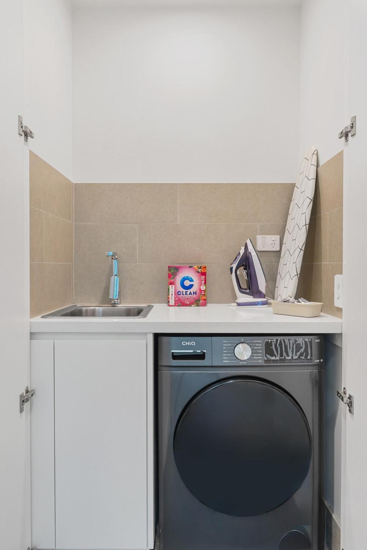 47op Elegant Parkview Abnb-style 2br Retreat With Free Parking Apartment Sydney